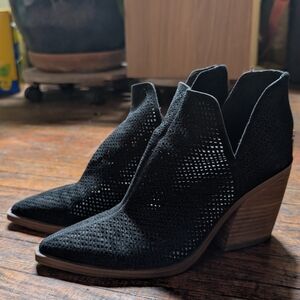 Vince Camuto Black Textured Ankle Booties